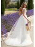 Sleeveless Scoop Neck Ivory Lace Tulle Wedding Dress